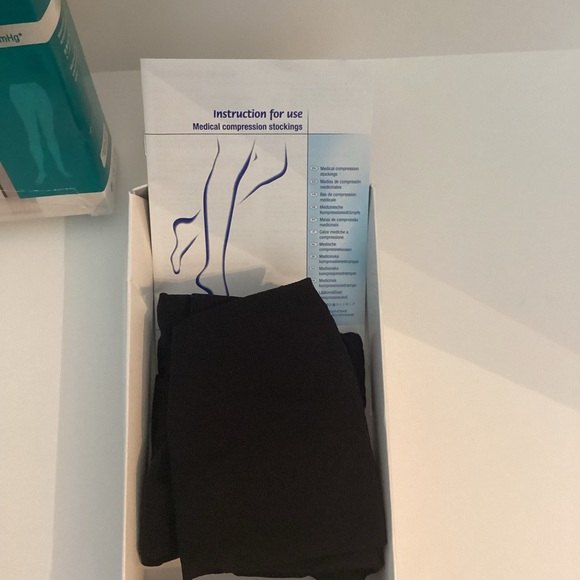 Jobst Opaque Close-Toe Pantyhose 20-30mmHg Compression Black Size Medium - Picture 7 of 14